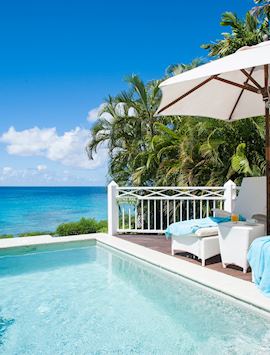 Cottage room with a pool and sea view