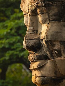 Statue at Bayon Temple