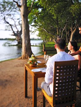Dinner on the lake, Cinnamon Lodge, Habarana