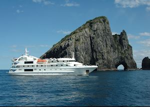 Oceanic Discoverer, Paihia & The Bay of Islands Oceanic Discoverer, Paihia & The Bay of Islands
