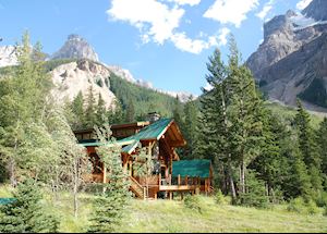 Cathedral Mountain Lodge, Field Cathedral Mountain Lodge, Field