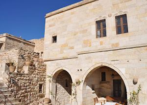 Esbelli Evi