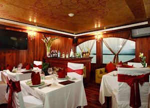 Restaurant on board the Valentine Premium