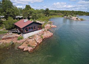 Killarney Mountain Lodge, Killarney Provincial Park