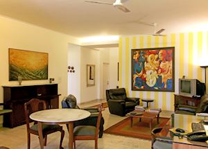 Colonel's Retreat Lounge area