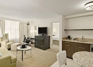Hampton Inn & Suites Chicago - Downtown Hampton Inn & Suites Chicago - Downtown