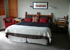 White Cliffs king suite, Tauhara Sunrise, Taupo