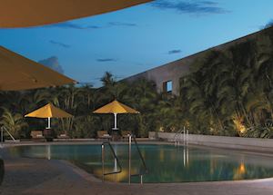 Swimming Pool, Sule Shangri-La (formerly Traders), Yangon Swimming Pool, Sule Shangri-La (formerly Traders), Yangon