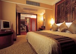 Deluxe room, Shangri-La, Guilin Deluxe room, Shangri-La, Guilin