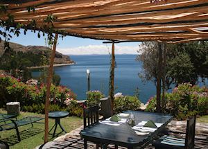 Alfresco dining on Suasi Island