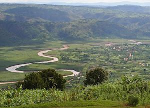 Rolling hills between Kigali and Ruhengeri