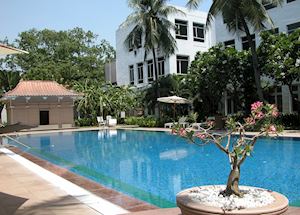 Swimming pool, Vivanta by - Taj Connemara Hotel, Chennai