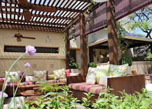 Outdoor Lounge at the Hub Porteno