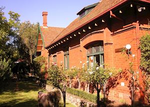 Buxton Manor, Adelaide