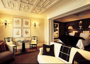 Lake view suite, Eichardt's Private Hotel, Queenstown