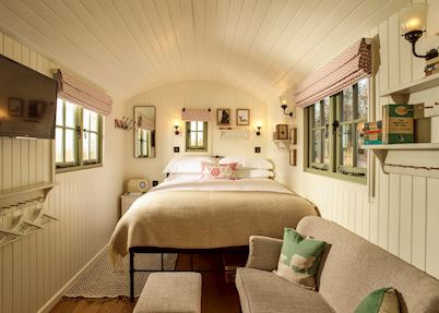 The Fish Hotel, Broadway