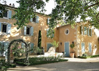 Baumanière Les Baux-de-Provence, Les Baux-de-Provence