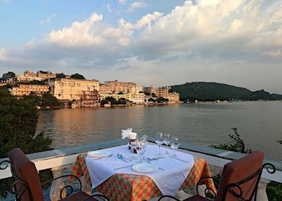 Outdoor dining, Amet Haveli
