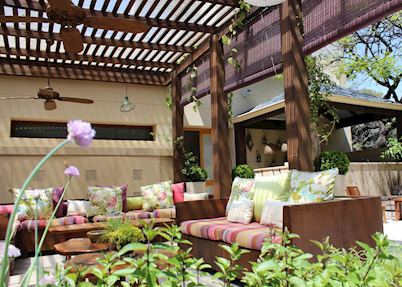 Outdoor Lounge at the Hub Porteno
