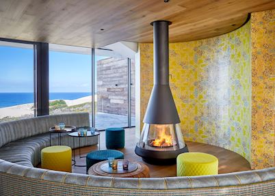 Morukuru Beach Lodge, fireplace in restaurant 