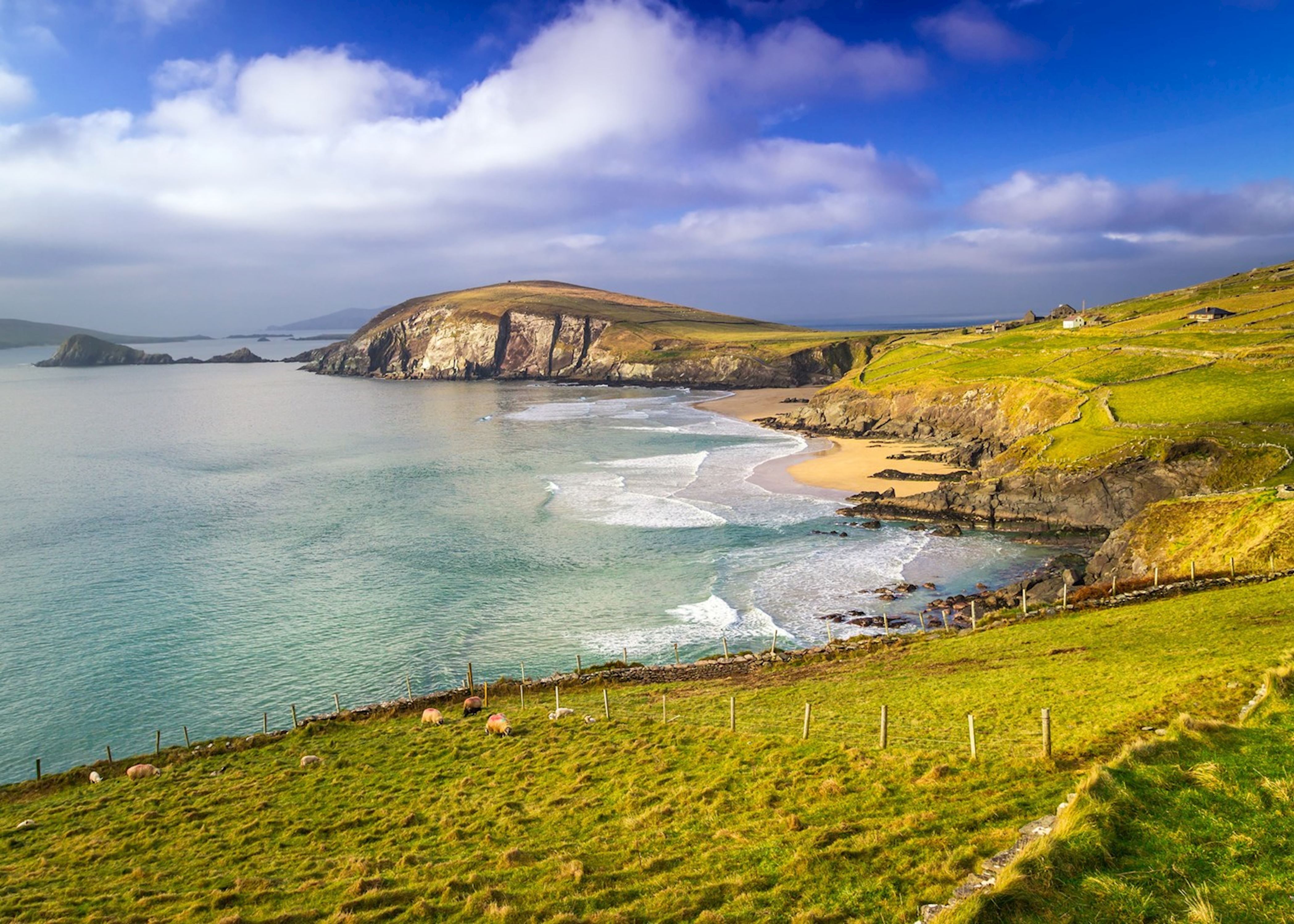 3 ireland. Дублин побережье. В Ирландии теплый залив.