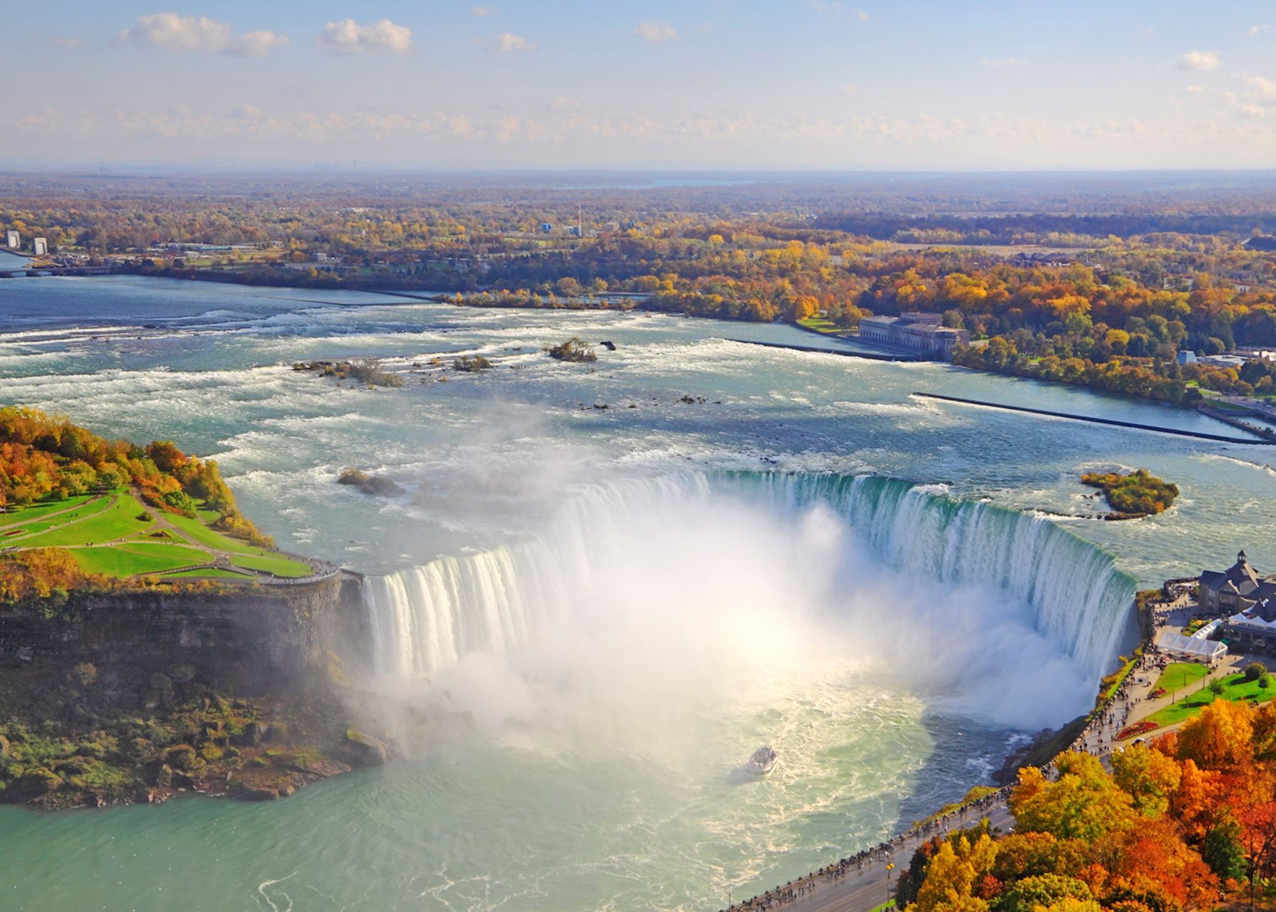 visit niagara falls in april