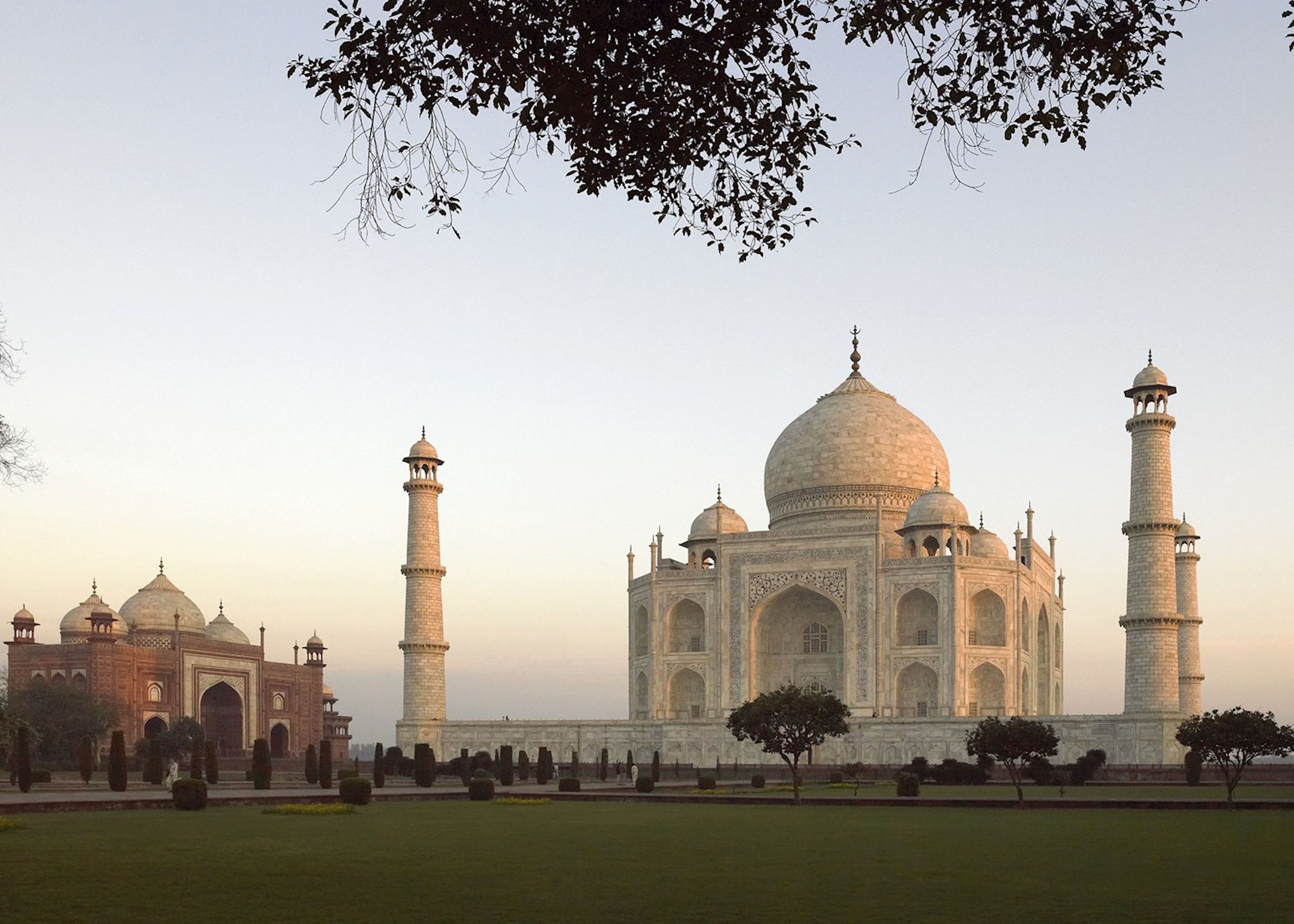 204735 Sunrise At The Taj Mahal Agra 