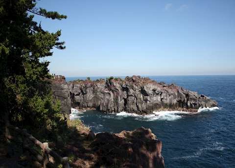 Rugged coastline of the Izu Peninsula Rugged coastline of the Izu Peninsula