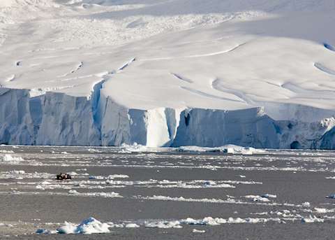Zodiac excursion, Antarctica Zodiac excursion, Antarctica