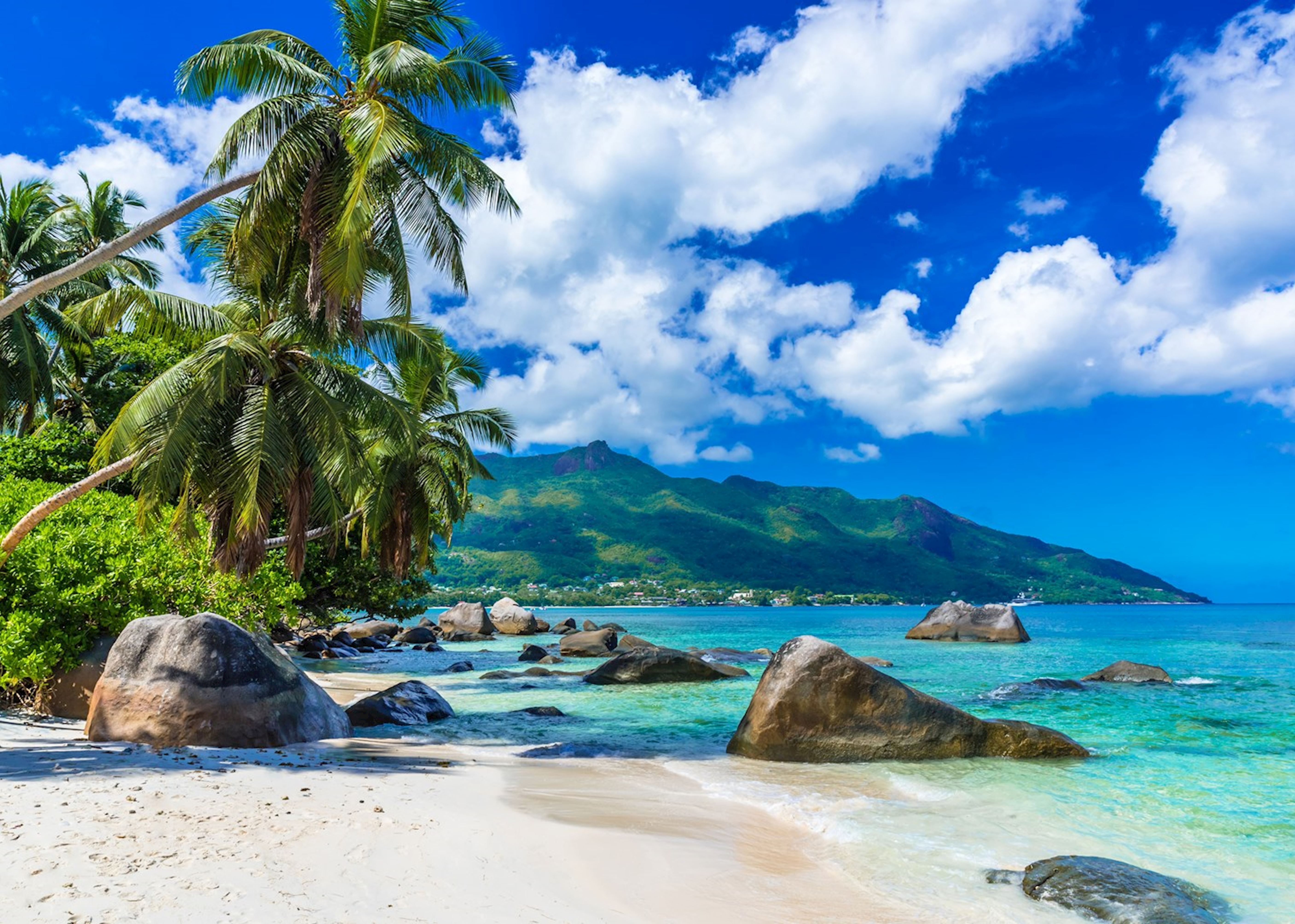 Seychelles. Пляж бо Валлон Сейшелы. Маэ Сейшелы. Остров Маэ. Anse Soleil Beachcomber Сейшельские острова.