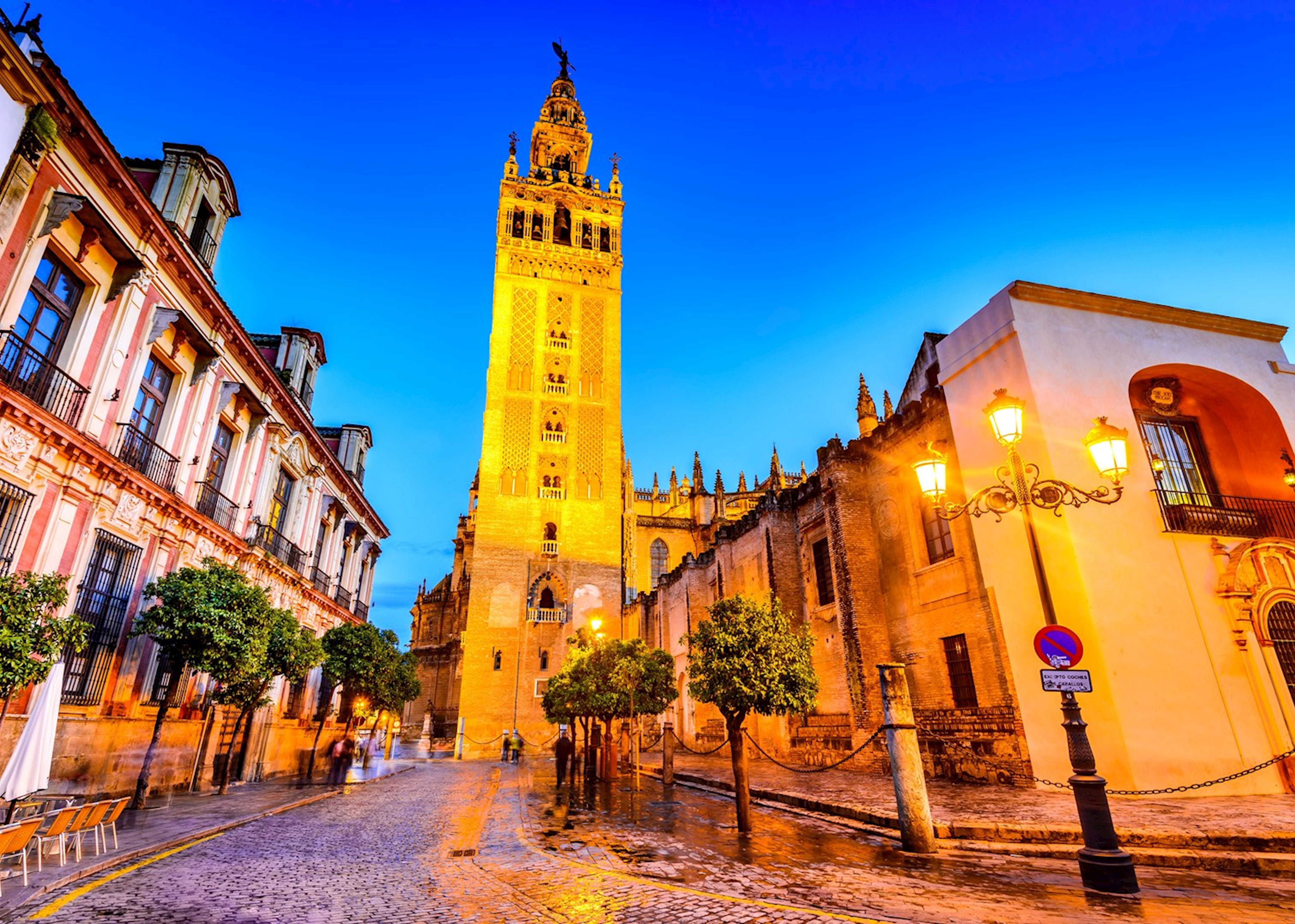 giralda andalusia siviglia moorish andalusien gilmar turm pone marcha cityscape cathedral madrid recompense nocturno erlebnisse getyourguide salvador antiche incredibile abendliche