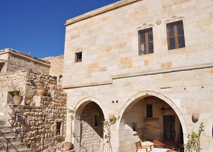 Esbelli Evi