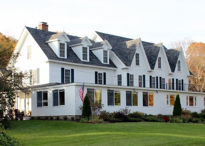 Inn at Pleasant Lake, New London