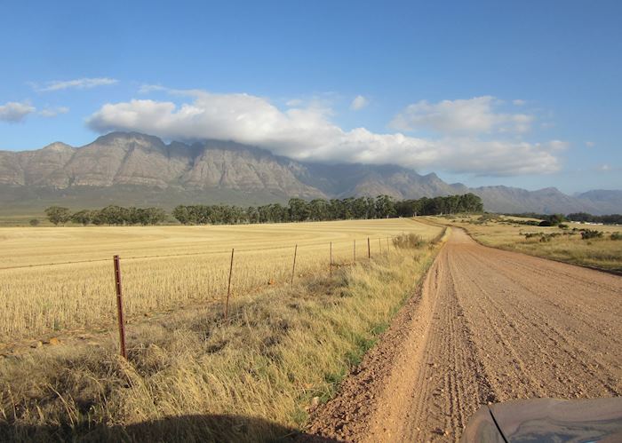 On the road to Bartholomeus Klip Farmhouse