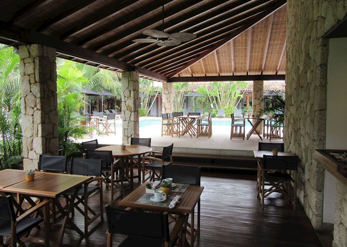 Restaurant and pool area at Pousada Literaria