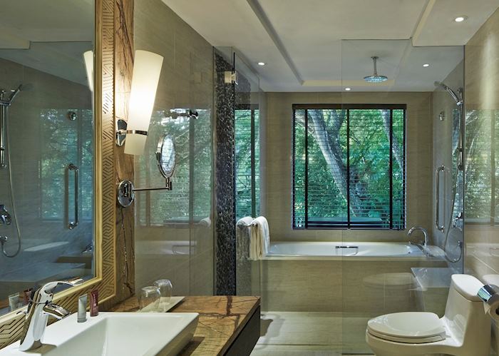 Premier deluxe bathroom, Mulu Marriott