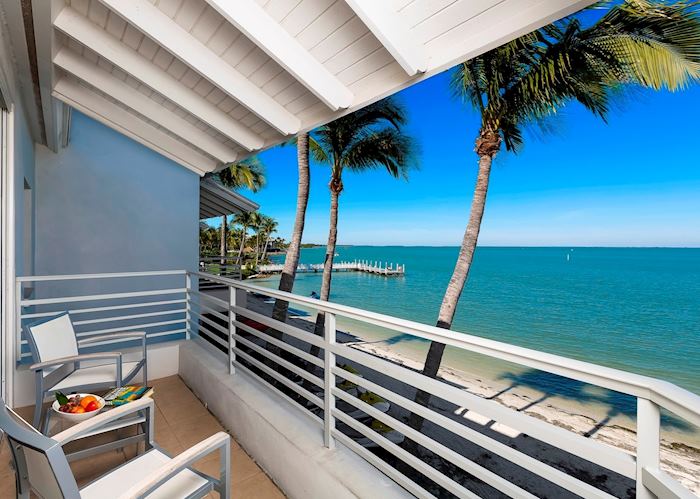 Harbourside guestroom water view