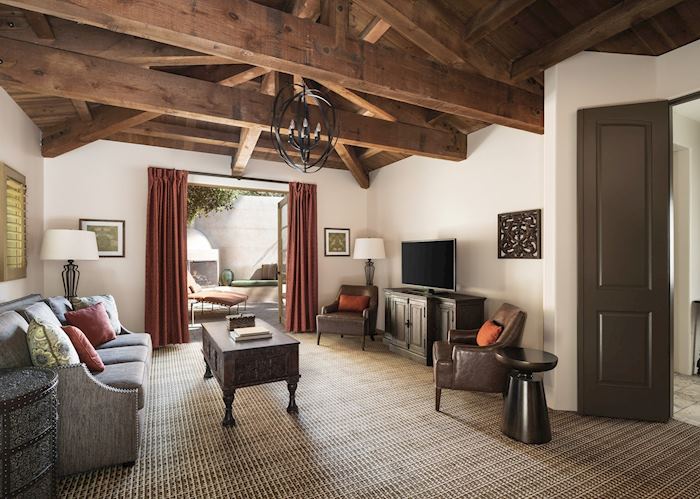 Royal-Palms-Arcadia-Villa-Living