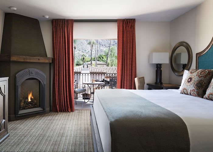 Royal-Palms-Spa-Suite-Bedroom