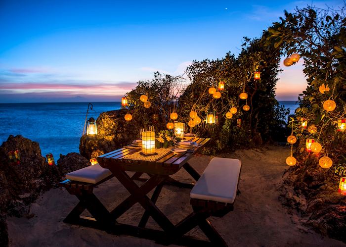 Amanpulo evening dining