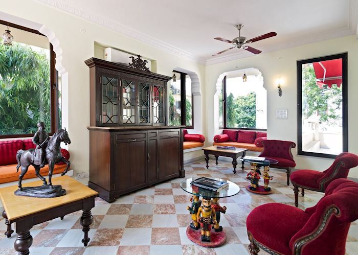 Lounge, Dera Rawatsar