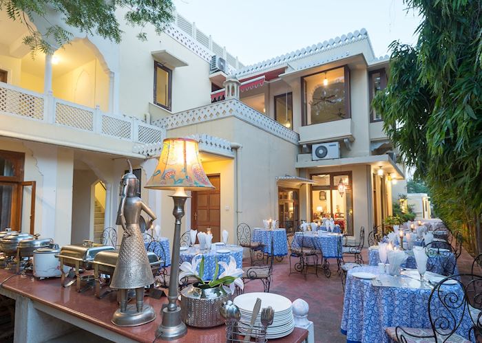 Alfresco dining, Dera Rawatsar