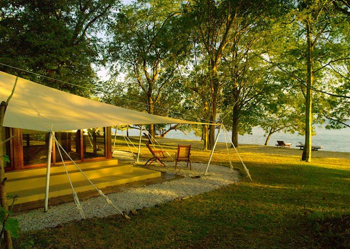 Ocean front tent, Amanwana, Moyo island