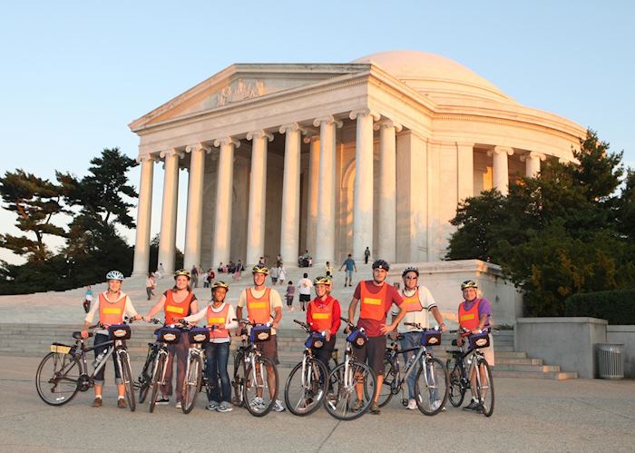 The Jefferson Memorial with cyclists