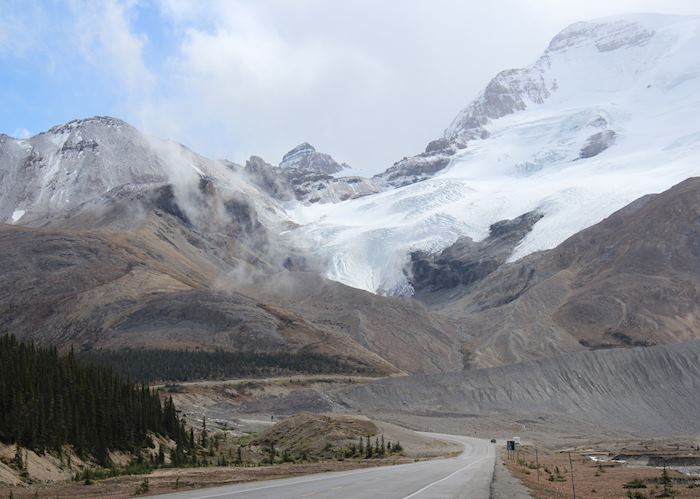 Highway 93 approaches Columbia Icefield