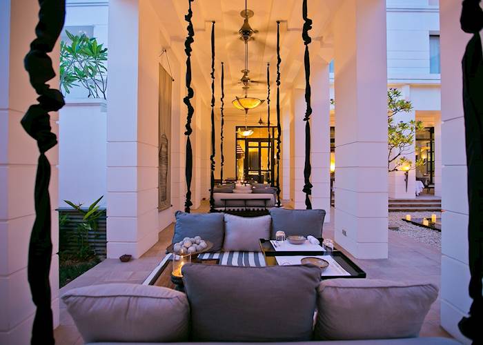Park Hyatt dining swing