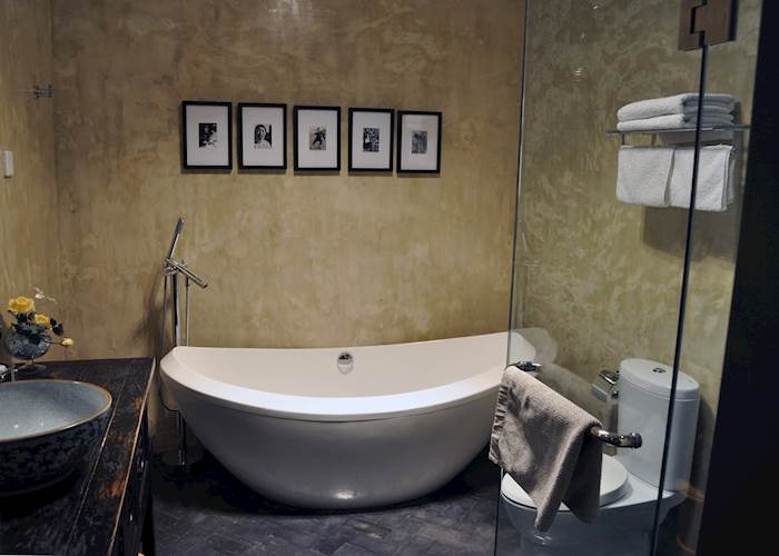 Deluxe Suite Bathroom, Cote Cour