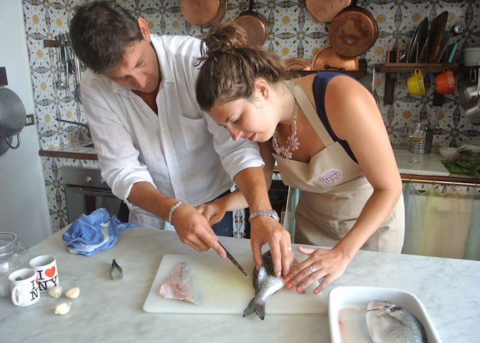 Filleting fish at Casa Laura's cooking class