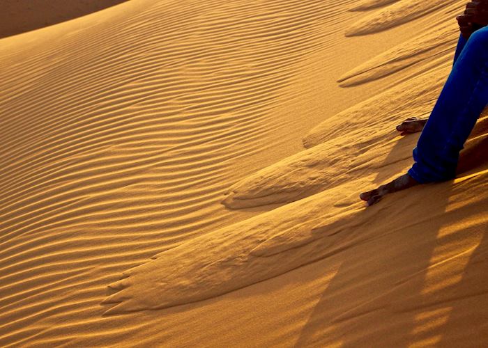 Feet in the sand, Erg Chebbi