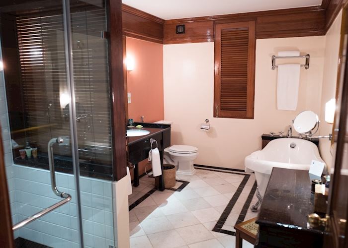 Executive suite bathroom, Savoy Hotel